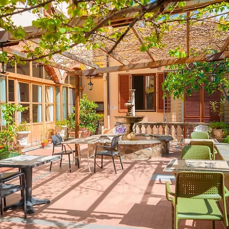 Archi Rossi Hostel