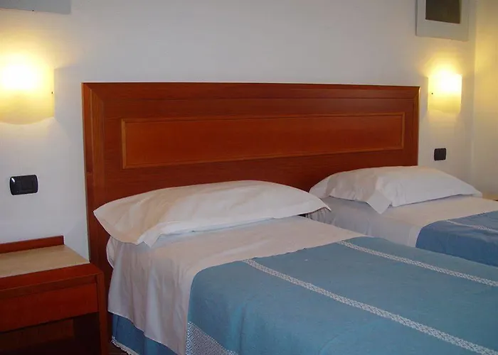 Hostel Archi Rossi *