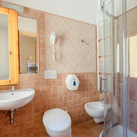 Hostel Archi Rossi *