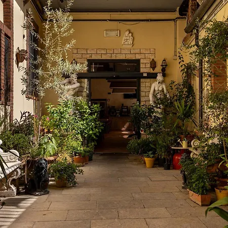 Archi Rossi Hostel *