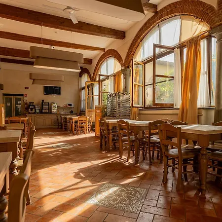 Hostel Archi Rossi *