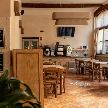 Archi Rossi Hostel
