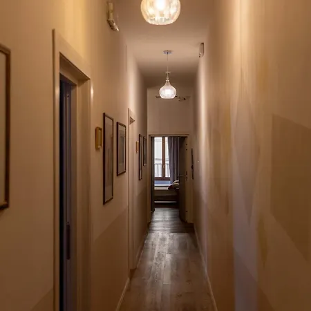Hostel Archi Rossi *