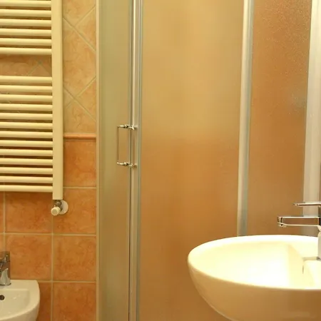 شباب آرشي روسي *