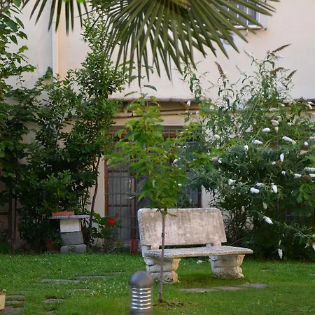Archi Rossi Hostel Florence